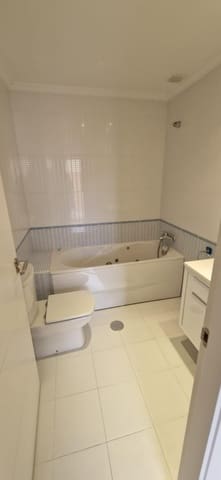 4 sypialnia Willa do wynajęcia w Miasto Albacete z garażem - 1 300 € (Ref: 9755825)