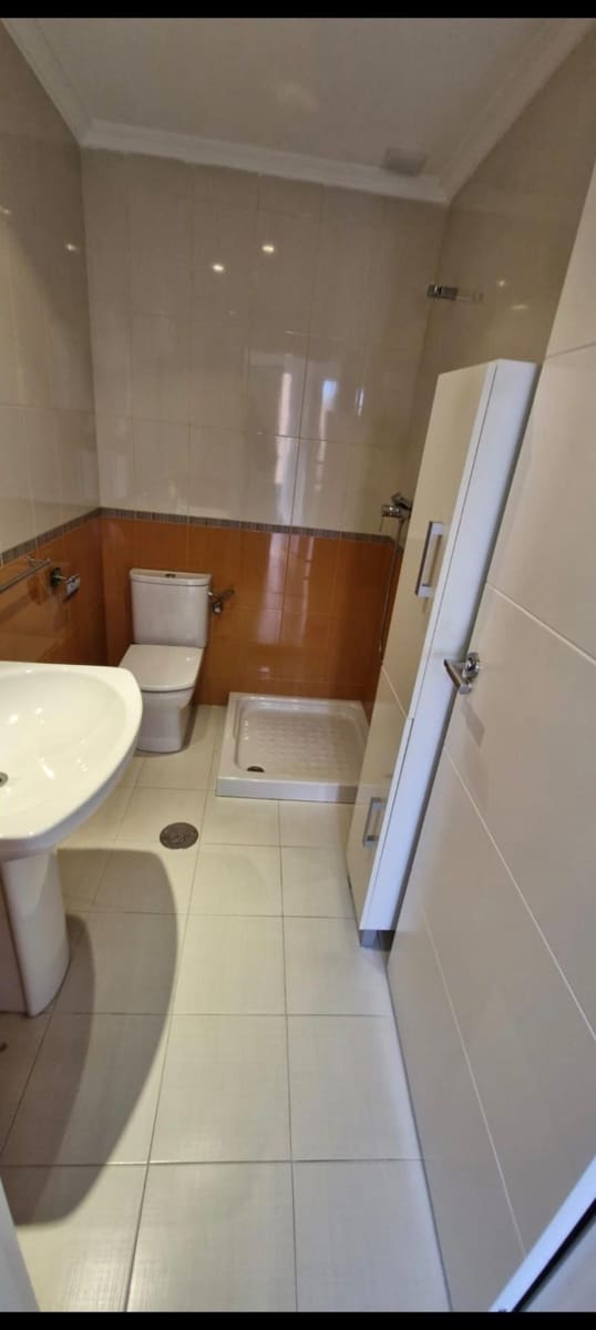 4 sypialnia Willa do wynajęcia w Miasto Albacete z garażem - 1 300 € (Ref: 9755825)