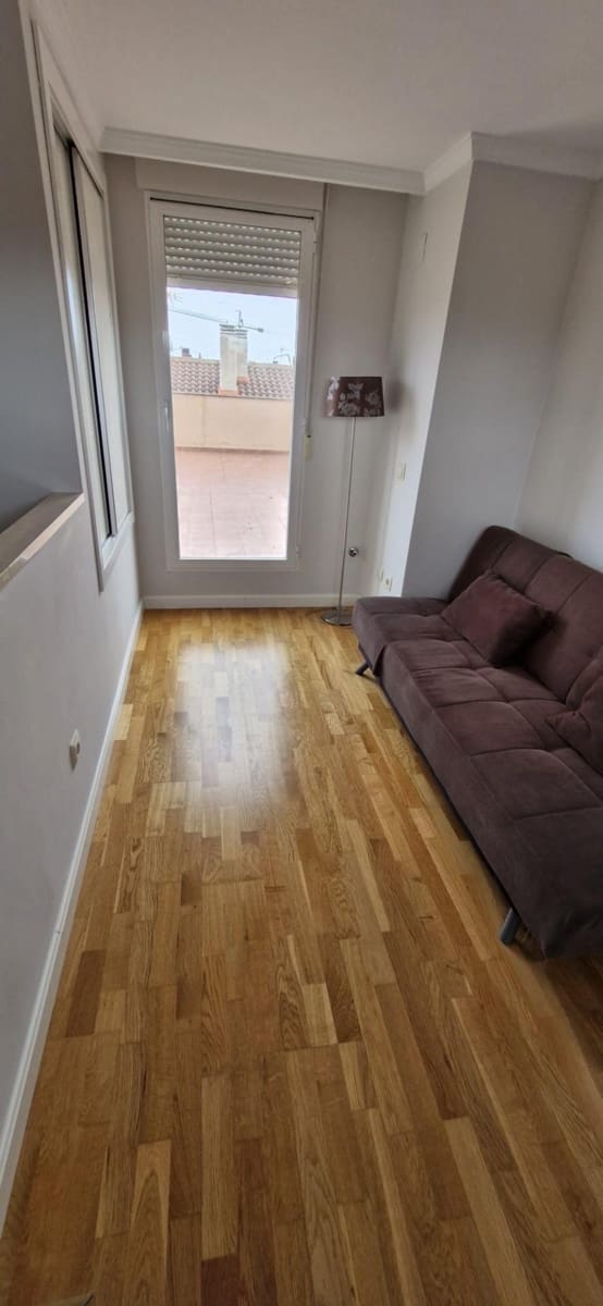 4 sypialnia Willa do wynajęcia w Miasto Albacete z garażem - 1 300 € (Ref: 9755825)