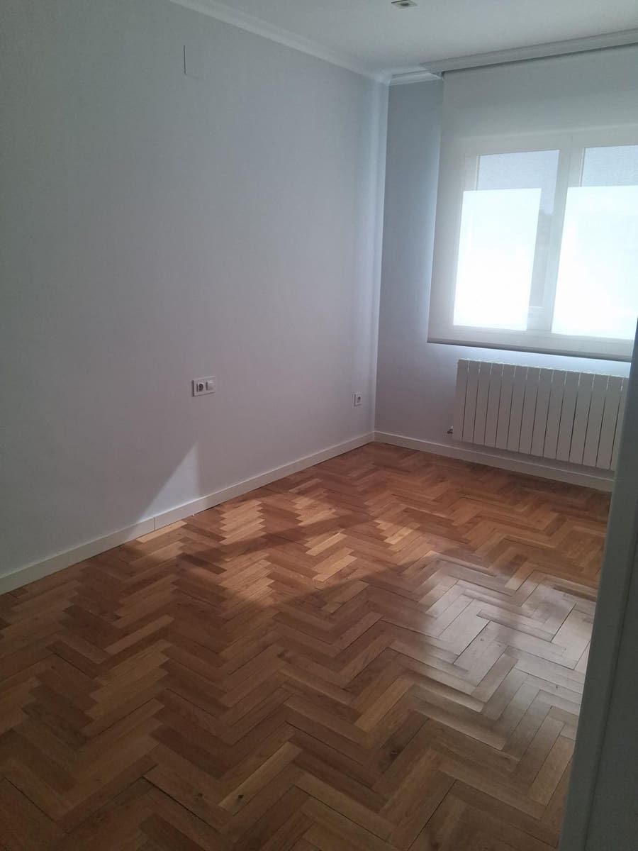 3 bedroom Flat for rent in Albacete city with garage - € 900 (Ref: 9770759)