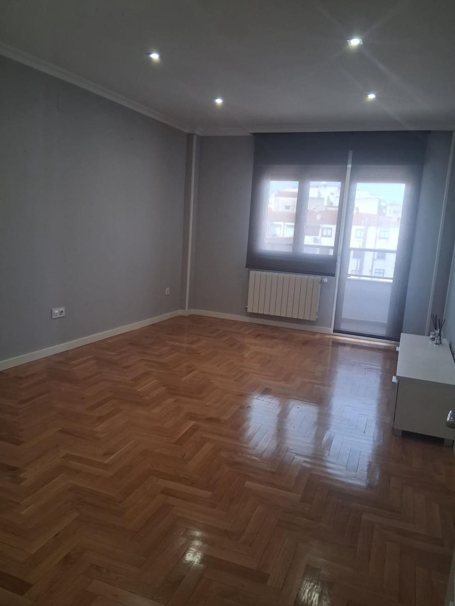 3 bedroom Flat for rent in Albacete city with garage - € 900 (Ref: 9770759)