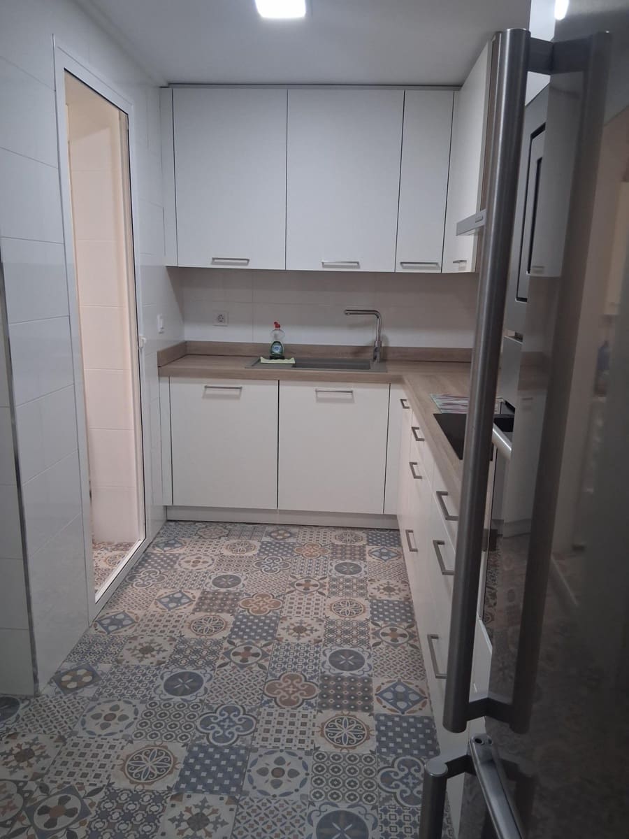 3 bedroom Flat for rent in Albacete city with garage - € 900 (Ref: 9770759)