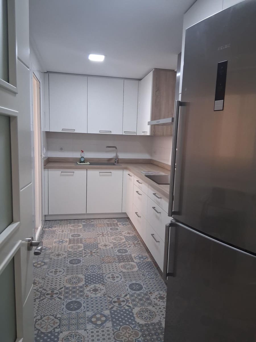 3 bedroom Flat for rent in Albacete city with garage - € 900 (Ref: 9770759)