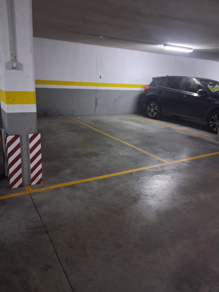 3 bedroom Flat for rent in Albacete city with garage - € 900 (Ref: 9770759)