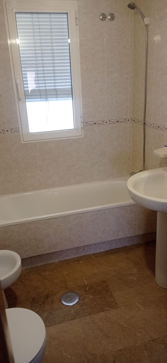 2 quarto Apartamento para arrendar em Albacete cidade com garagem - 800 € (Ref: 9788505)