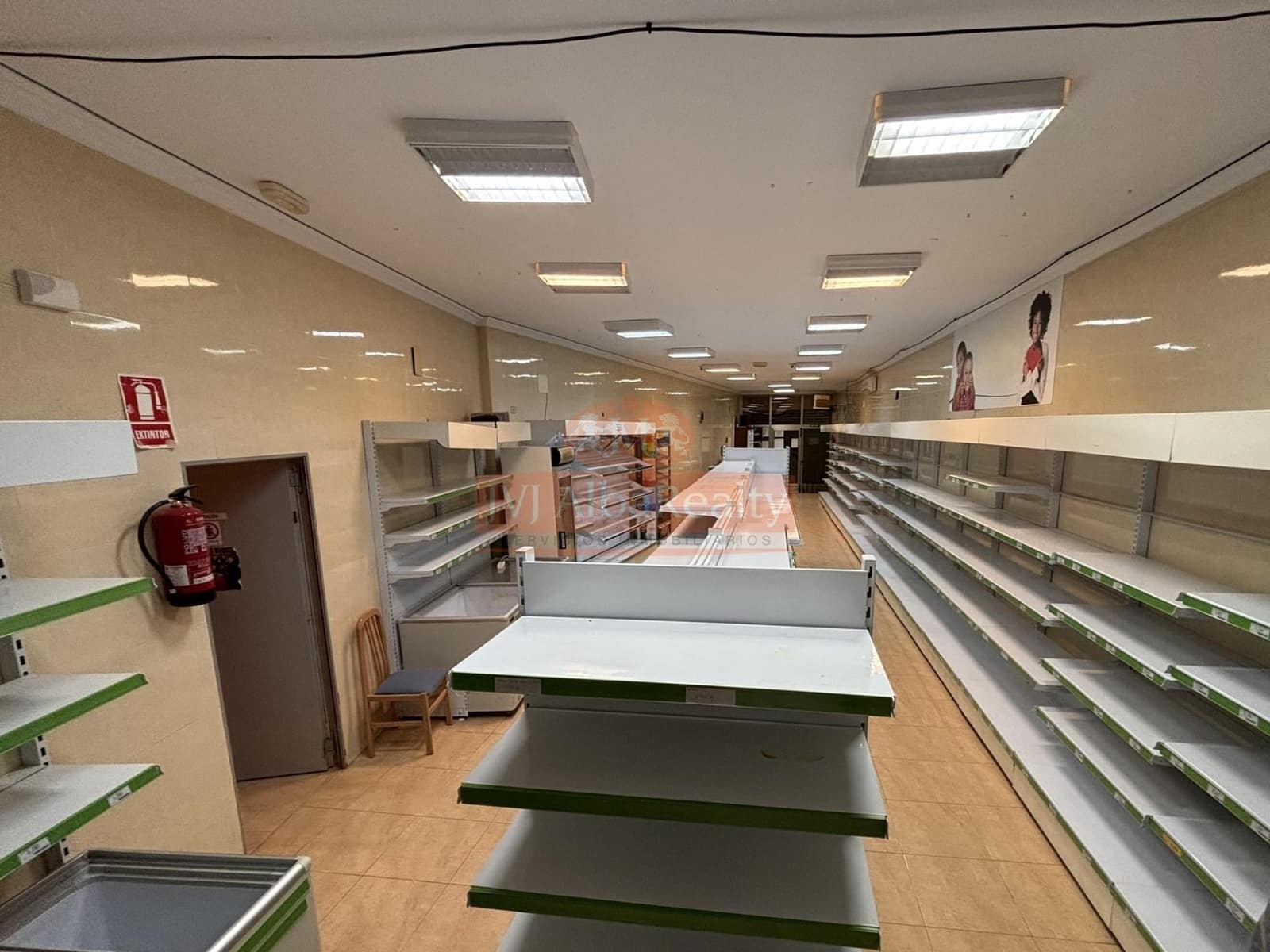 Erhverv til salg i Barrax - € 190.000 (Ref: 9806566)