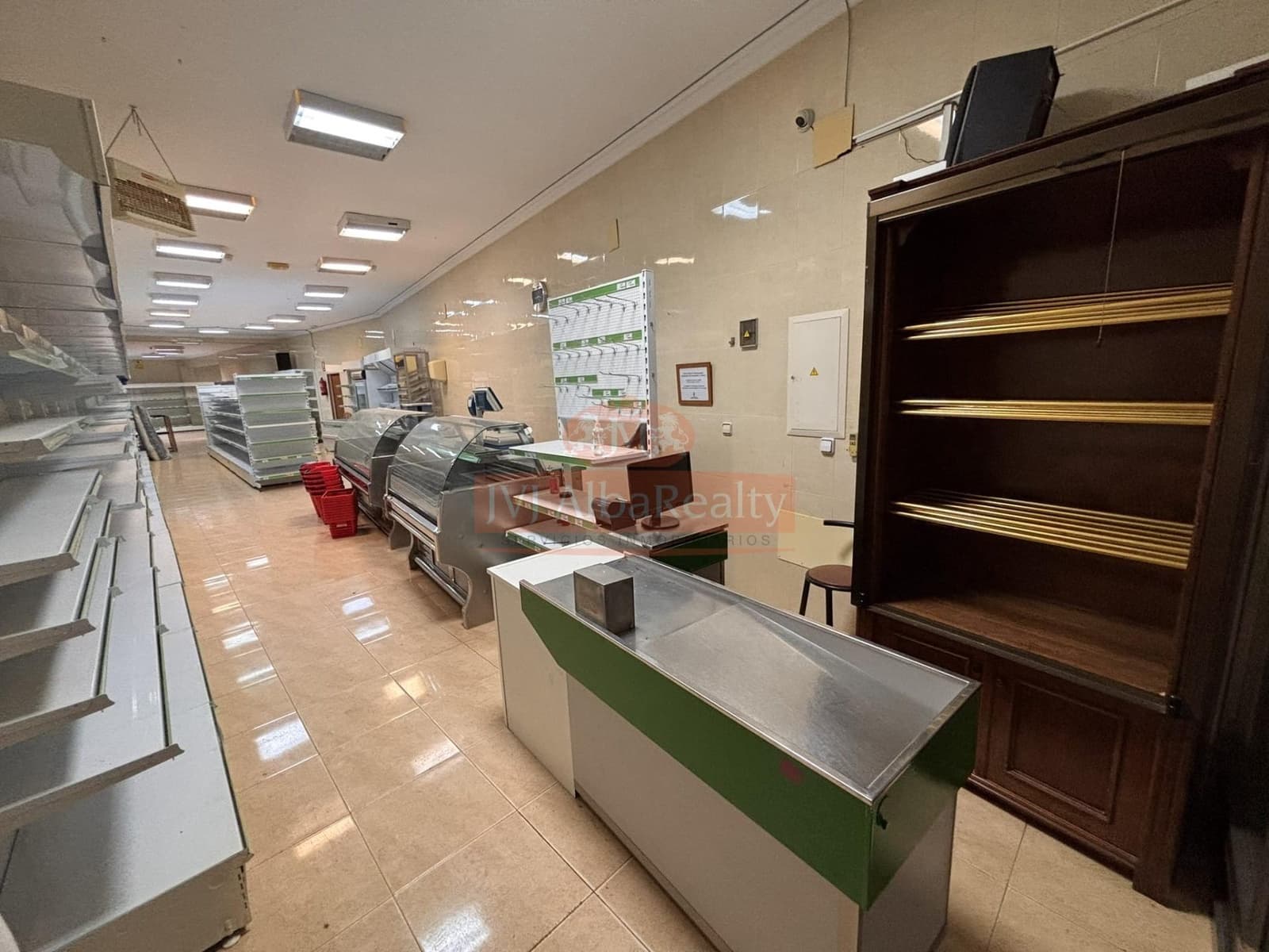 Erhverv til salg i Barrax - € 190.000 (Ref: 9806566)