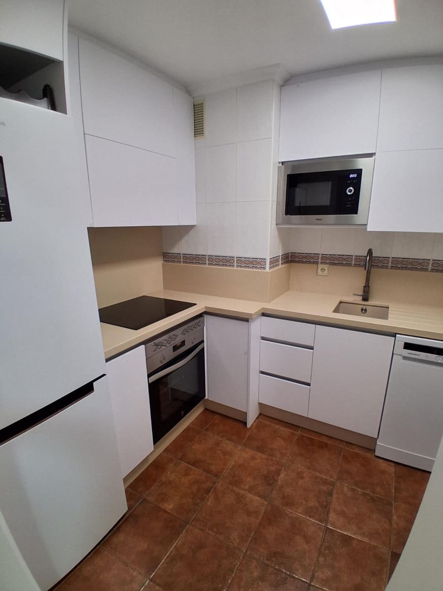 2 soverom Leilighet til leie i Albacete by - € 800 (Ref: 9806567)