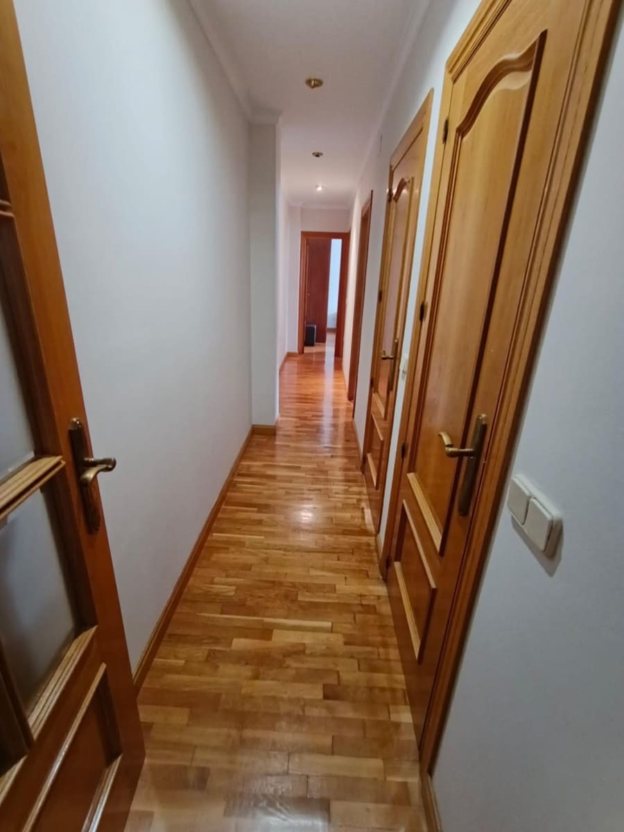 4 slaapkamer Flat te huur in Albacete stad - € 890 (Ref: 9814377)