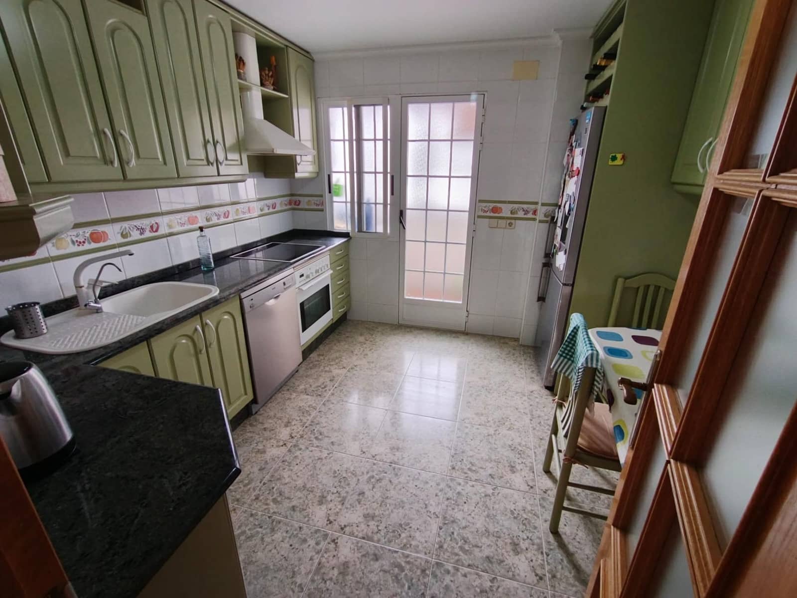 4 slaapkamer Flat te huur in Albacete stad - € 890 (Ref: 9814377)