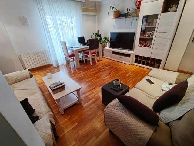 Appartement de 4 chambres à louer à El Pilar, Albacete ville - 890 € (Ref: 9814377)