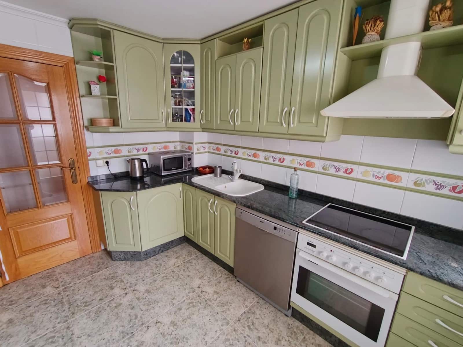 4 slaapkamer Flat te huur in Albacete stad - € 890 (Ref: 9814377)