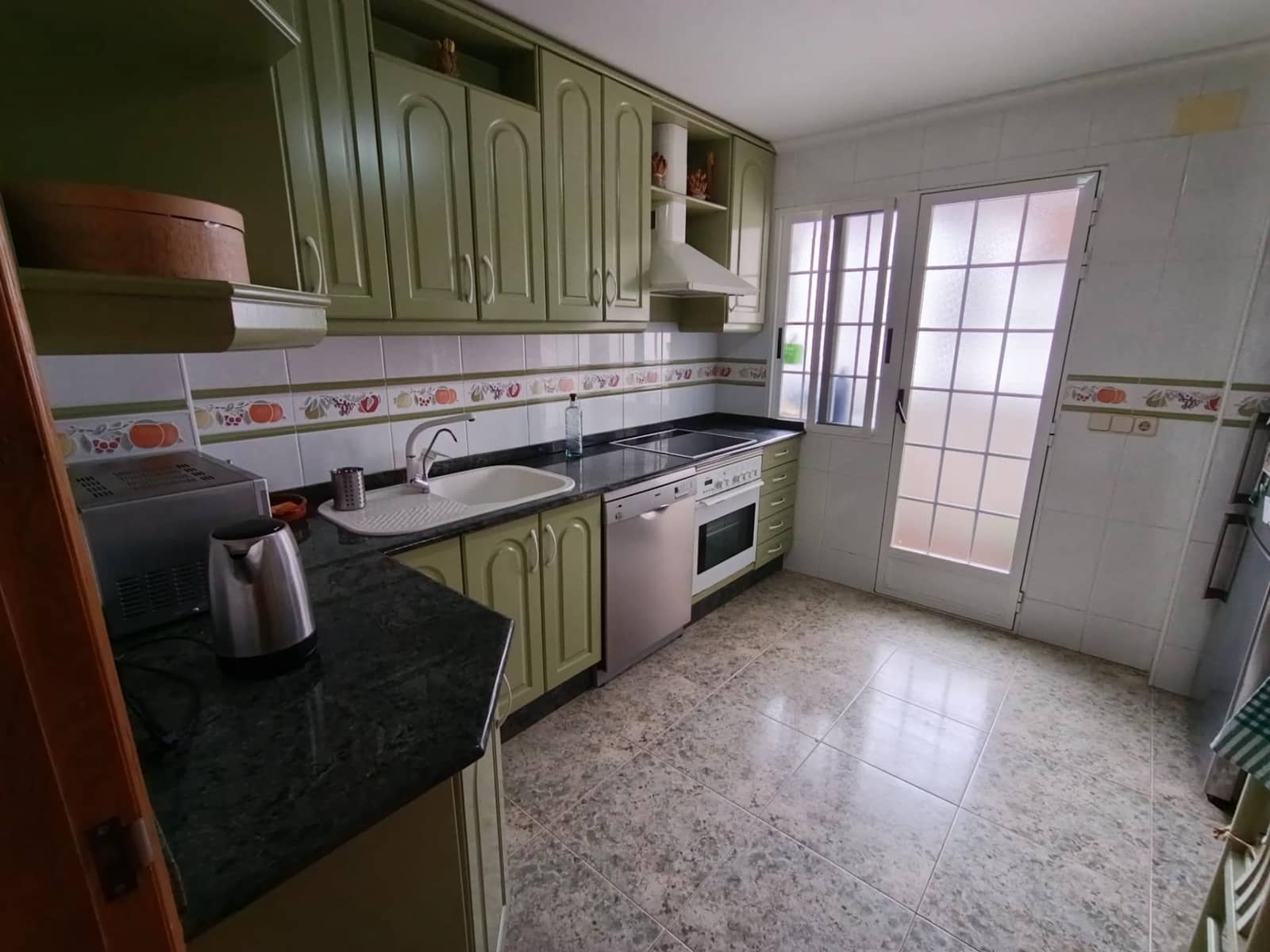 4 slaapkamer Flat te huur in Albacete stad - € 890 (Ref: 9814377)