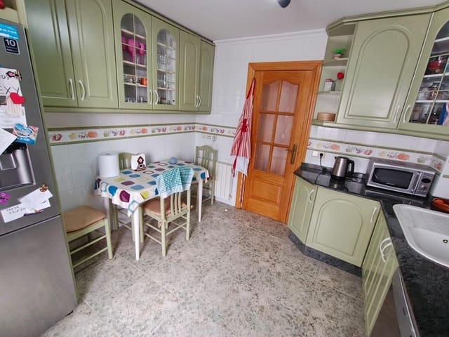 Appartement de 4 chambres à louer à El Pilar, Albacete ville - 890 € (Ref: 9814377)