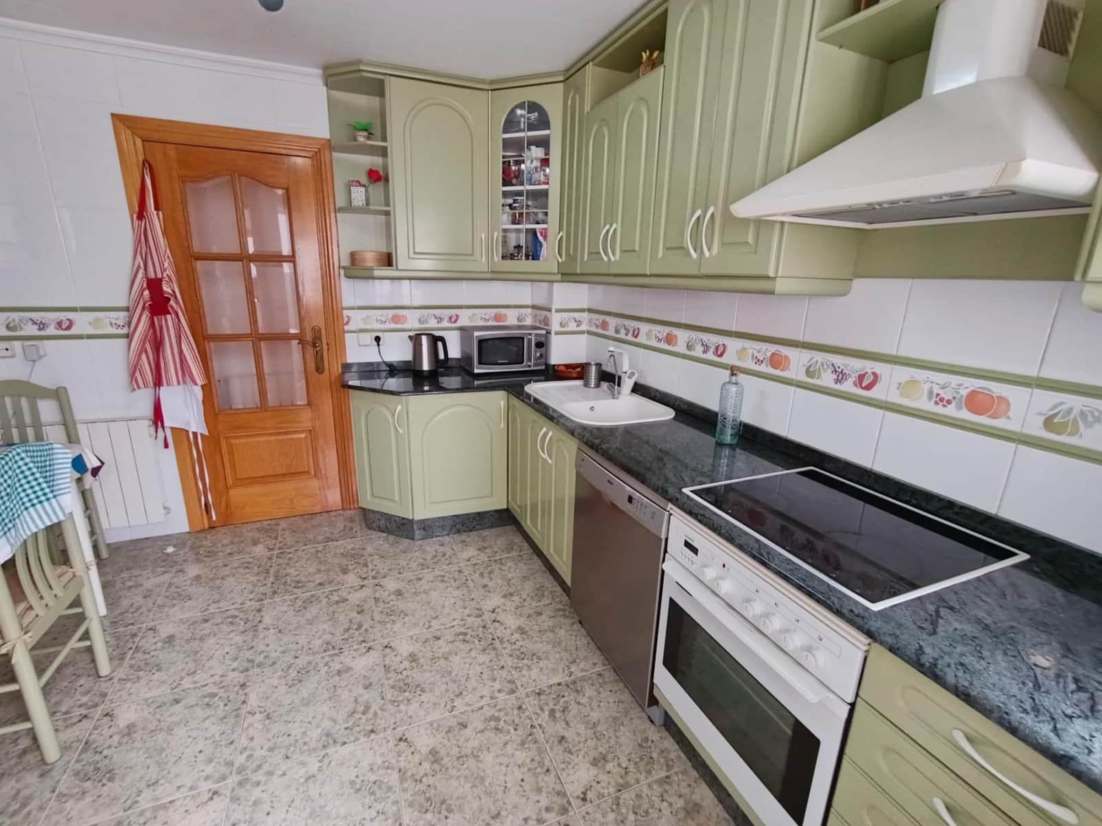 4 slaapkamer Flat te huur in Albacete stad - € 890 (Ref: 9814377)
