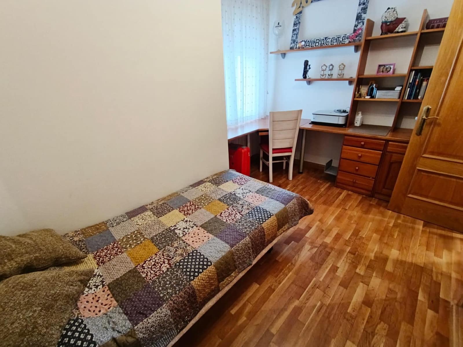 4 slaapkamer Flat te huur in Albacete stad - € 890 (Ref: 9814377)
