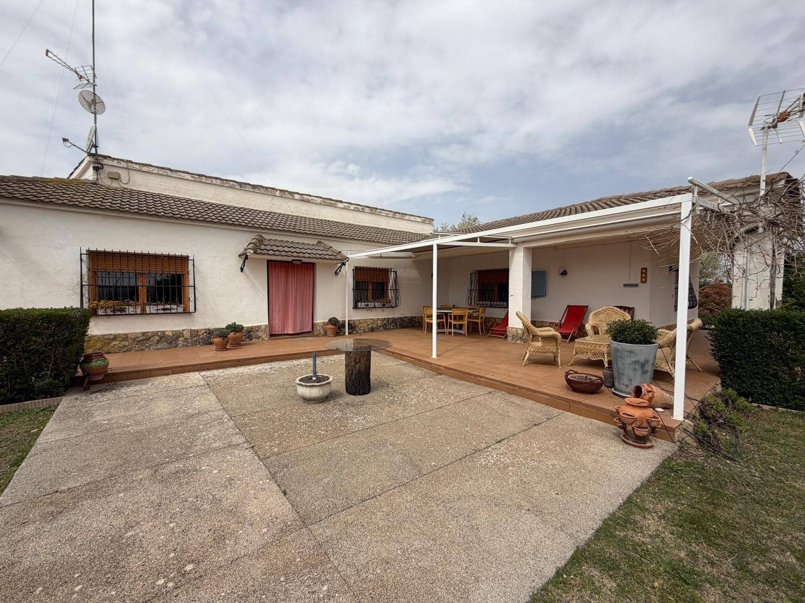 5 bedroom Villa for sale in Albacete city with pool garage - € 395,000 (Ref: 9817994)