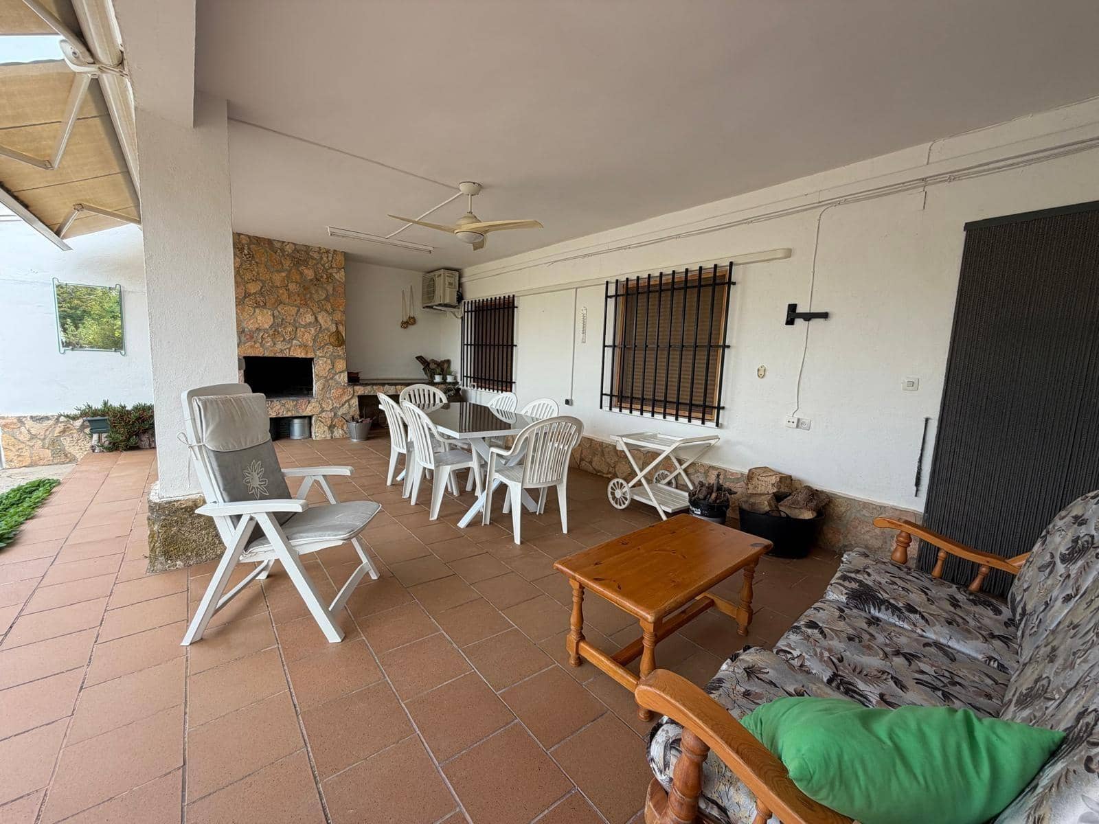 5 bedroom Villa for sale in Albacete city with pool garage - € 395,000 (Ref: 9817994)