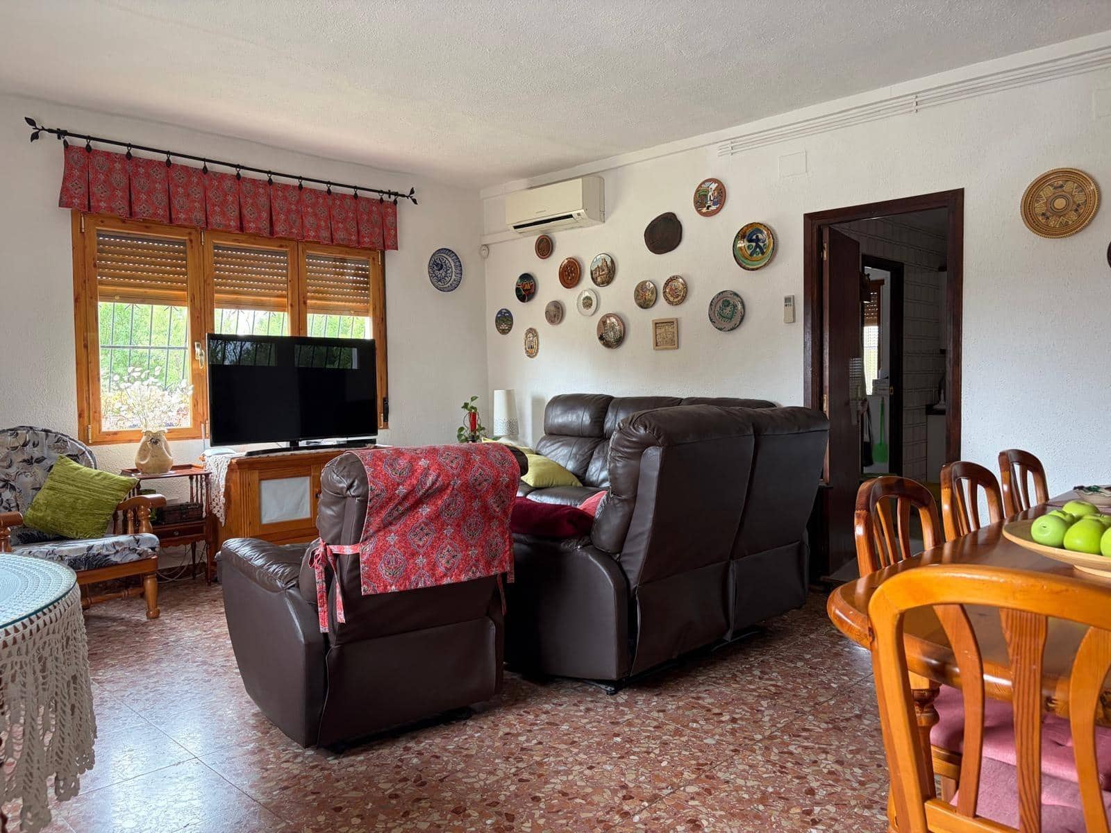 5 bedroom Villa for sale in Albacete city with pool garage - € 395,000 (Ref: 9817994)
