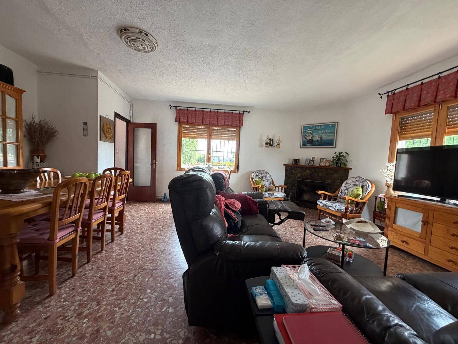 5 bedroom Villa for sale in Albacete city with pool garage - € 395,000 (Ref: 9817994)