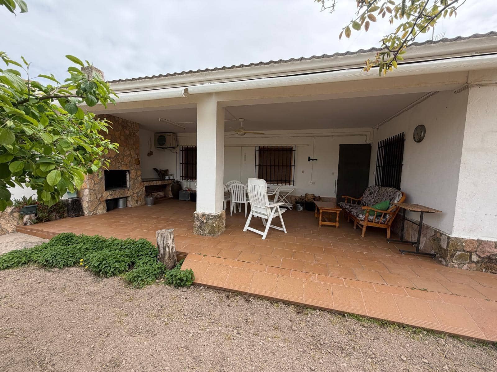 5 bedroom Villa for sale in Albacete city with pool garage - € 395,000 (Ref: 9817994)