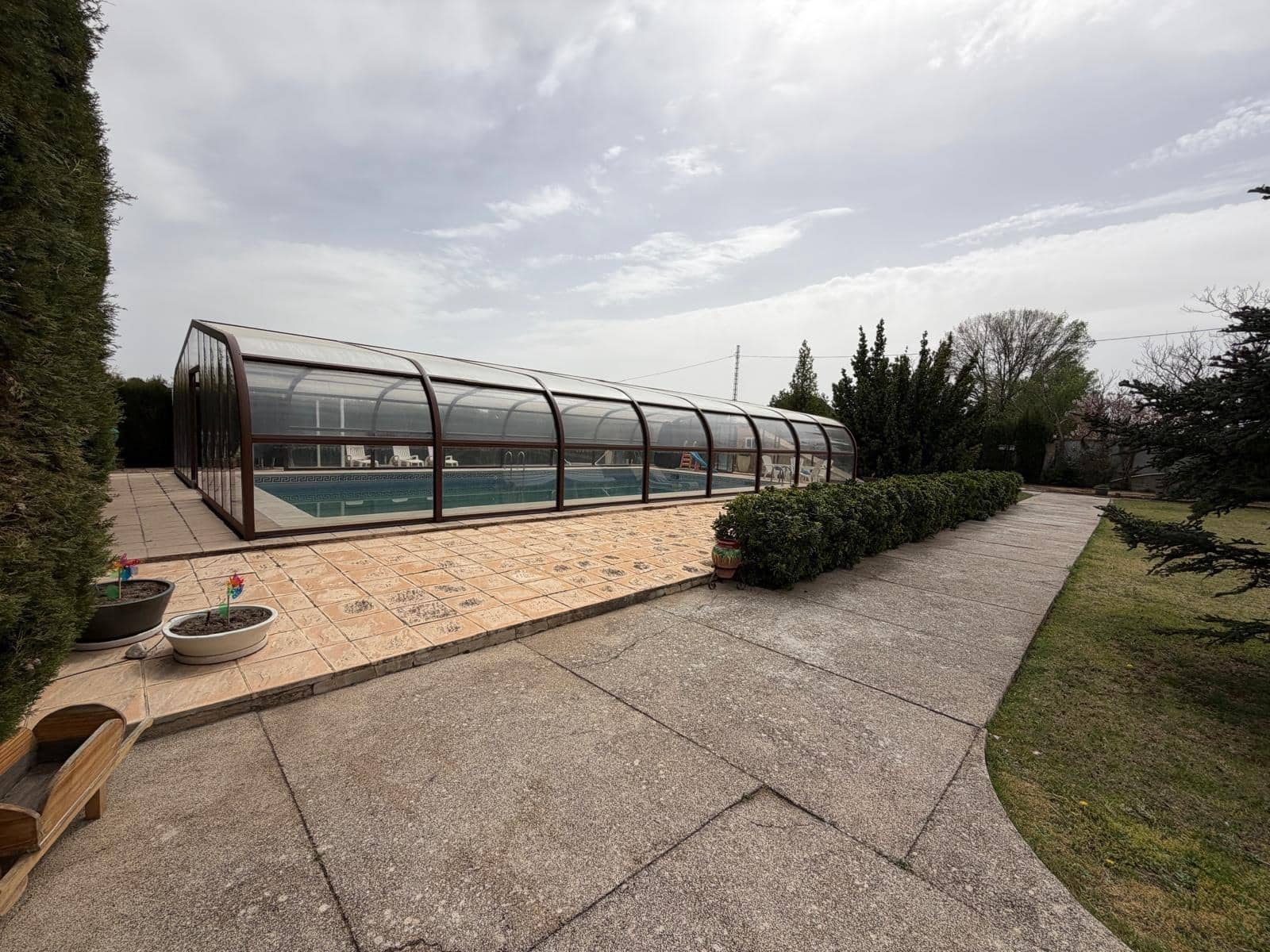5 bedroom Villa for sale in Albacete city with pool garage - € 395,000 (Ref: 9817994)