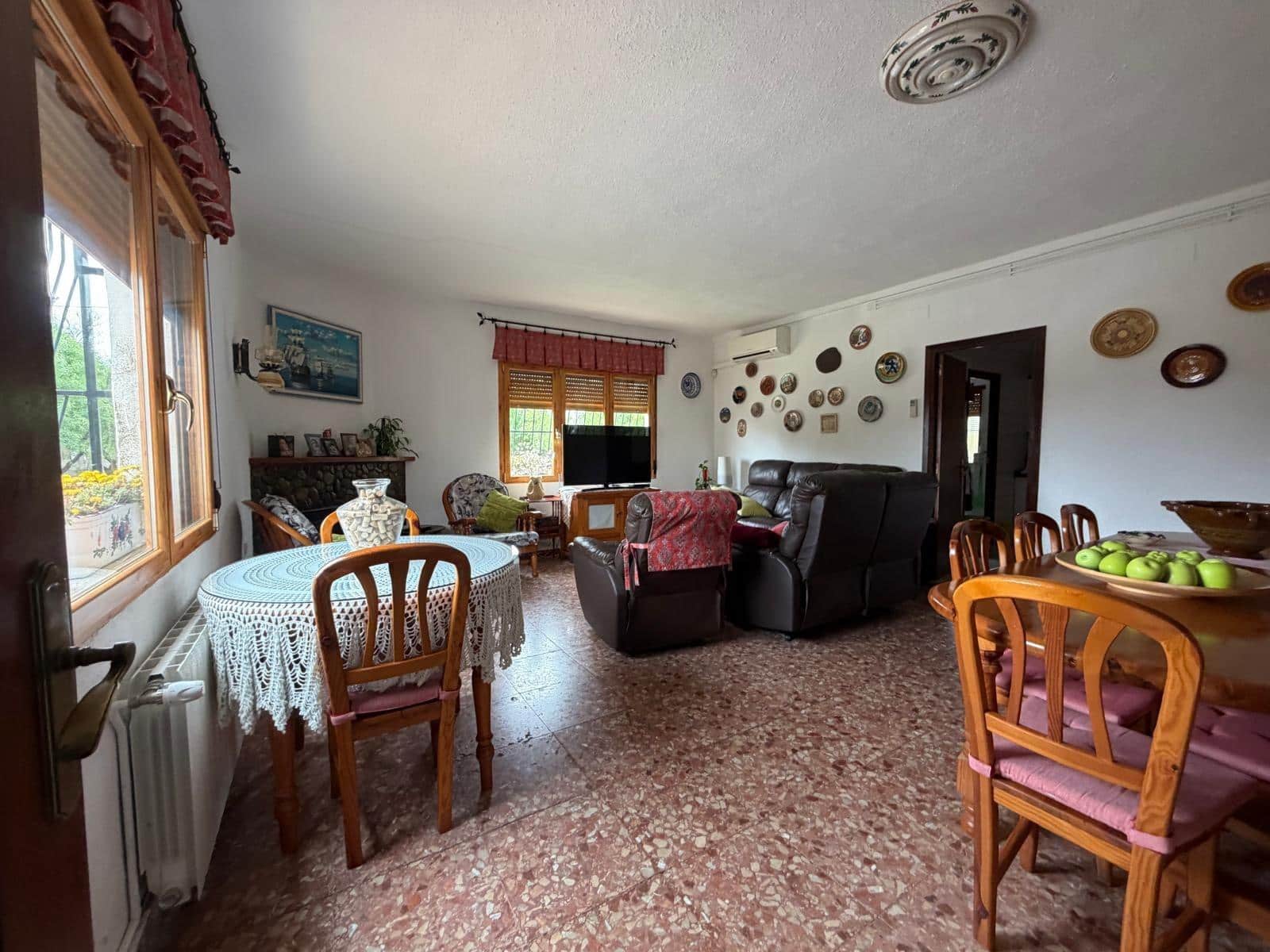 5 bedroom Villa for sale in Albacete city with pool garage - € 395,000 (Ref: 9817994)