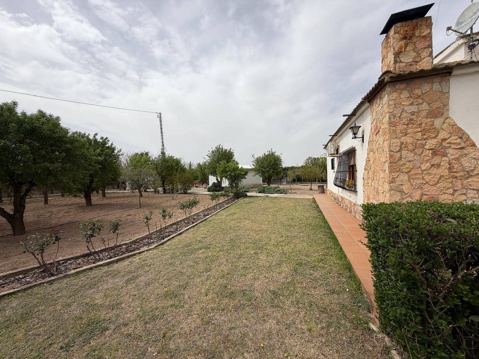 5 bedroom Villa for sale in Albacete city with pool garage - € 395,000 (Ref: 9817994)