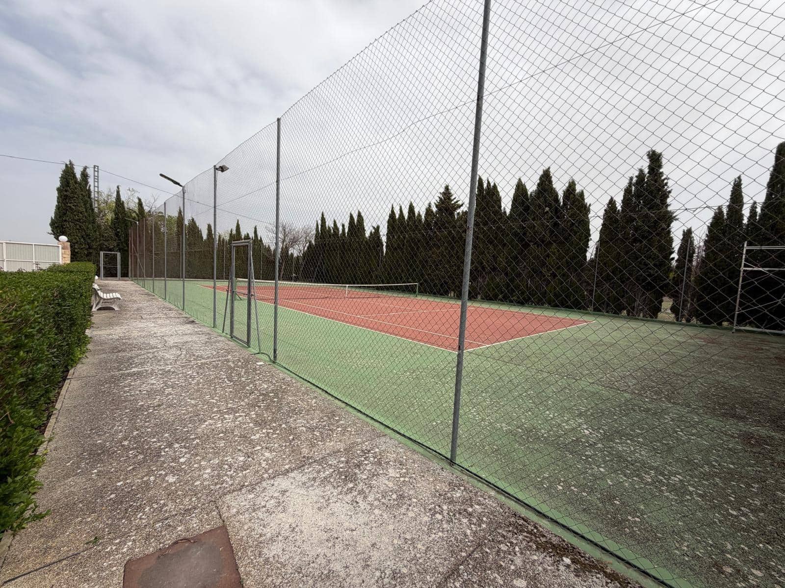5 bedroom Villa for sale in Albacete city with pool garage - € 395,000 (Ref: 9817994)