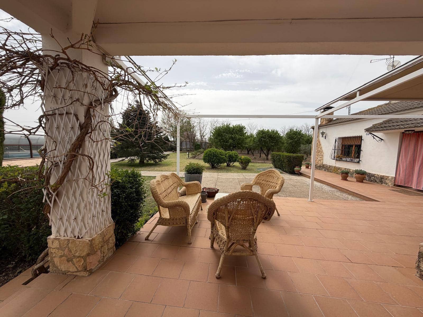 5 bedroom Villa for sale in Albacete city with pool garage - € 395,000 (Ref: 9817994)
