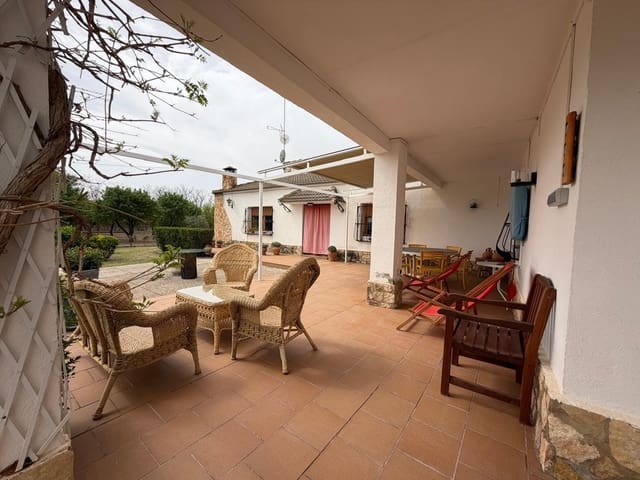 5 soveværelse Villa til salg i Albacete by med swimmingpool garage - € 395.000 (Ref: 9817994)
