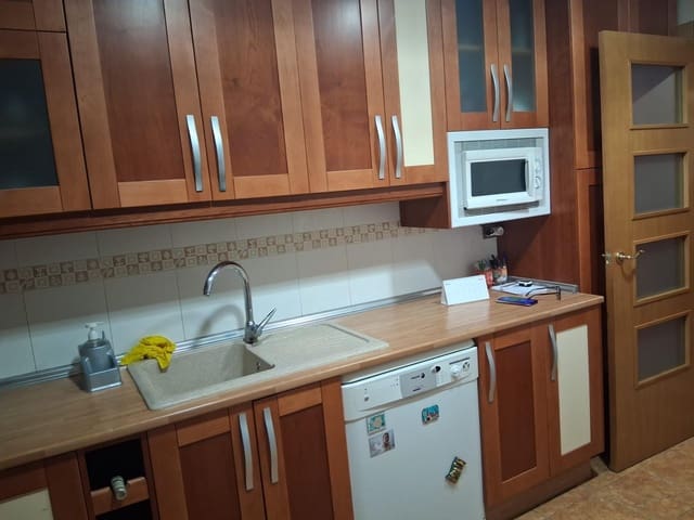 3 soveværelse Lejlighed til salg i Industria, Albacete by med garage - € 305.000 (Ref: 9817995)