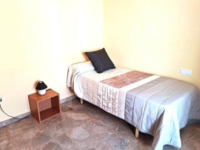 3 quarto Apartamento para venda em Industria, Albacete cidade com garagem - 305 000 € (Ref: 9817995)