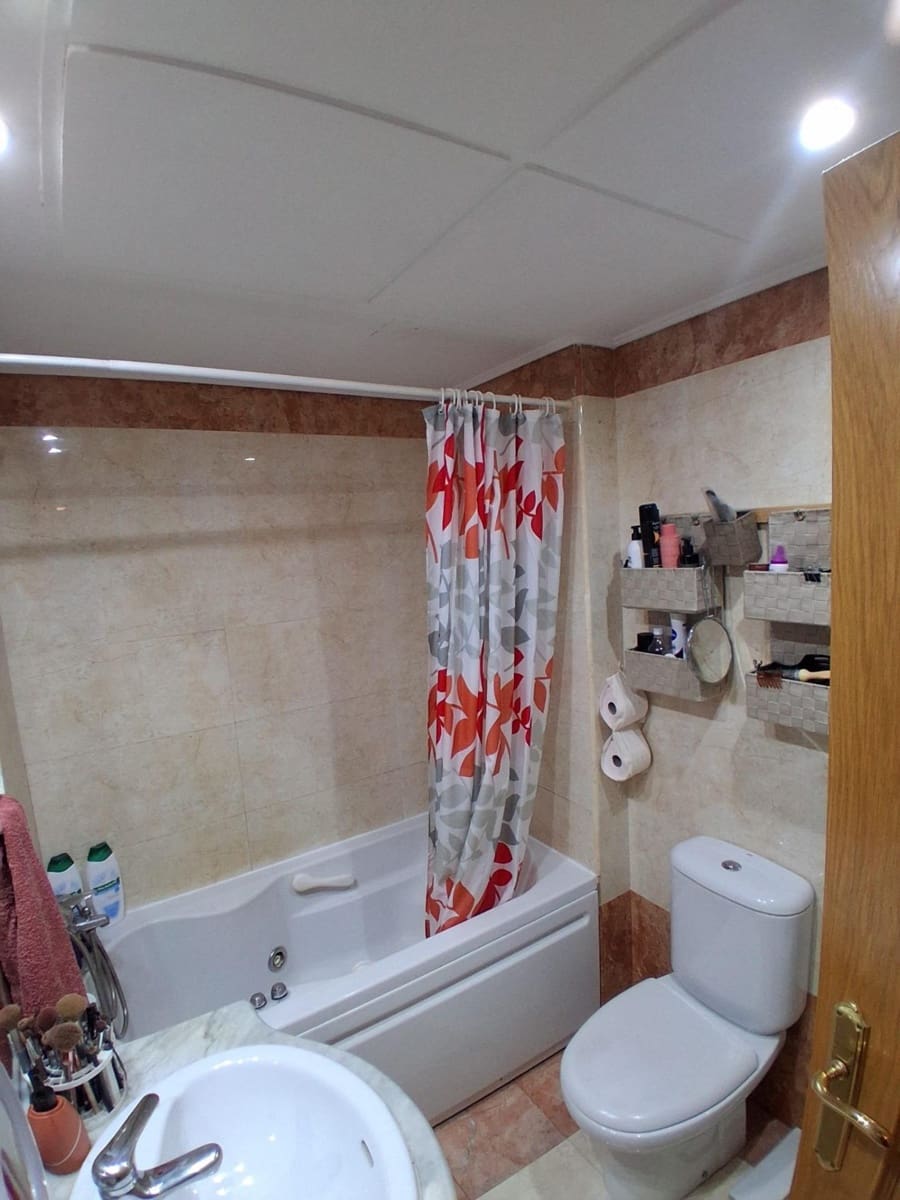 2 soveværelse Lejlighed til salg i Albacete by med garage - € 249.000 (Ref: 9825380)