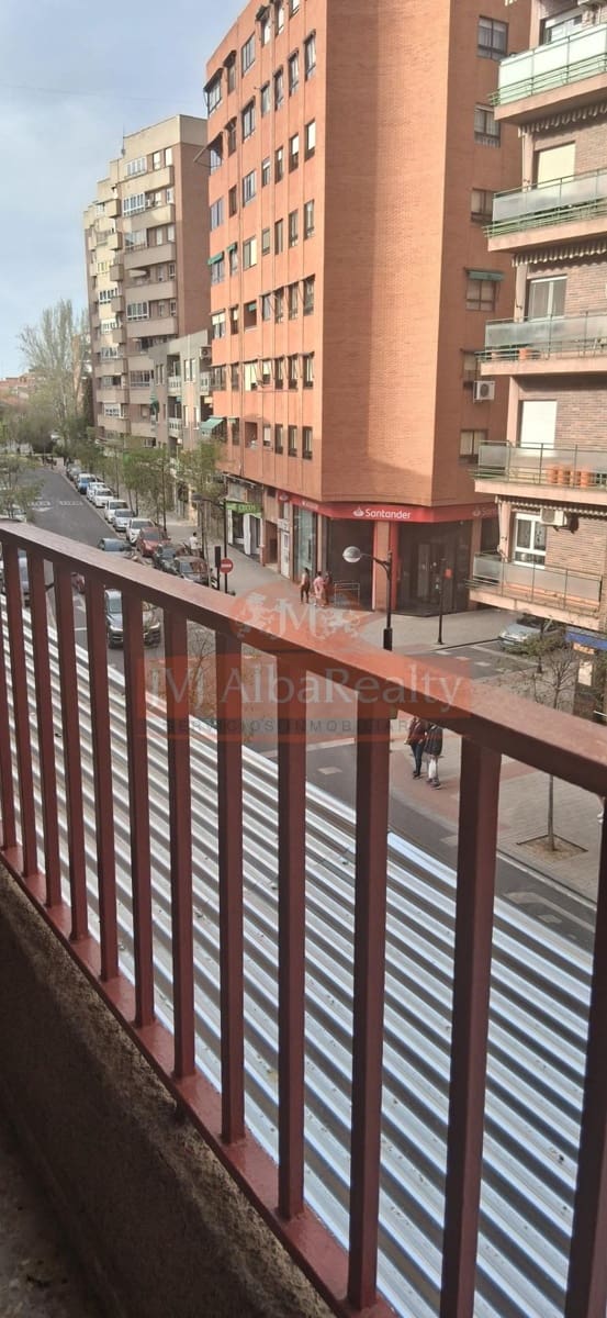 4 soveværelse Lejlighed til salg i Albacete by med swimmingpool garage - € 330.000 (Ref: 9829291)