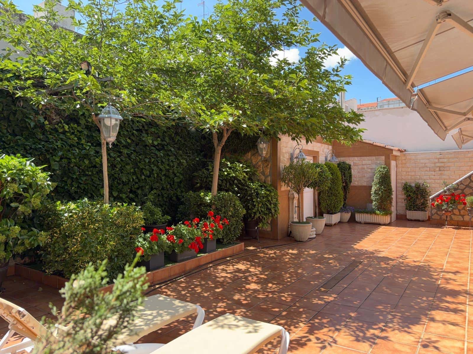 4 soveværelse Villa til salg i Albacete by med garage - € 750.000 (Ref: 9831637)