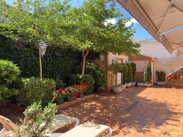 4 soveværelse Villa til salg i Albacete by med garage - € 750.000 (Ref: 9831637)