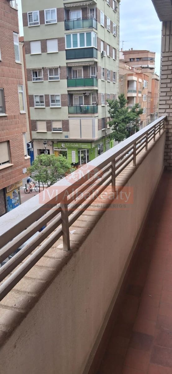 4 bedroom Flat for sale in Albacete city - € 225,000 (Ref: 9843610)
