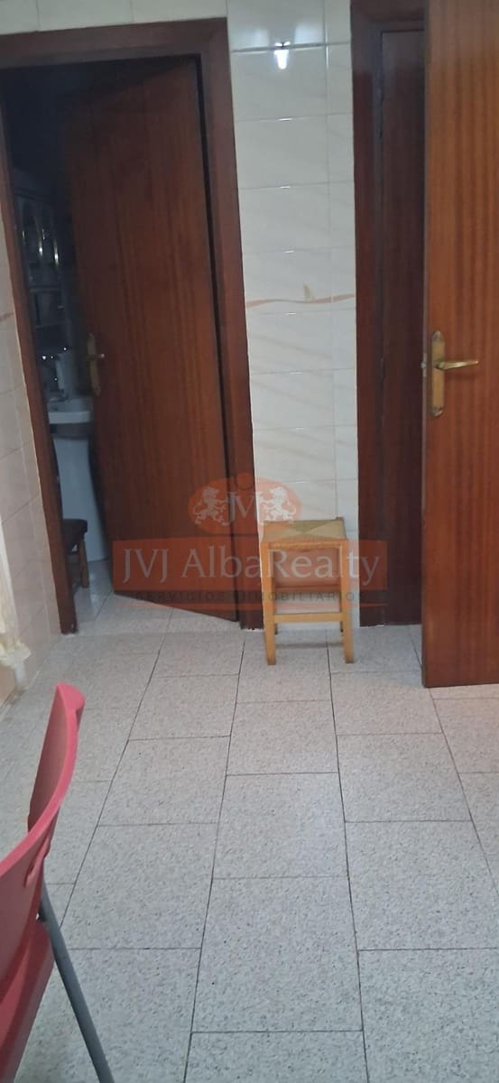 4 bedroom Flat for sale in Albacete city - € 225,000 (Ref: 9843610)