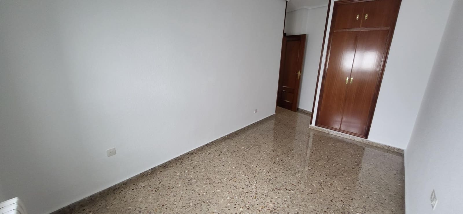 3 bedroom Flat for rent in Albacete city with garage - € 900 (Ref: 9876535)
