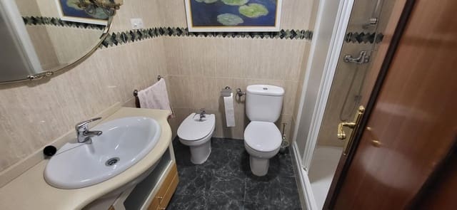 3 slaapkamer Flat te huur in Albacete stad met garage - € 900 (Ref: 9876535)