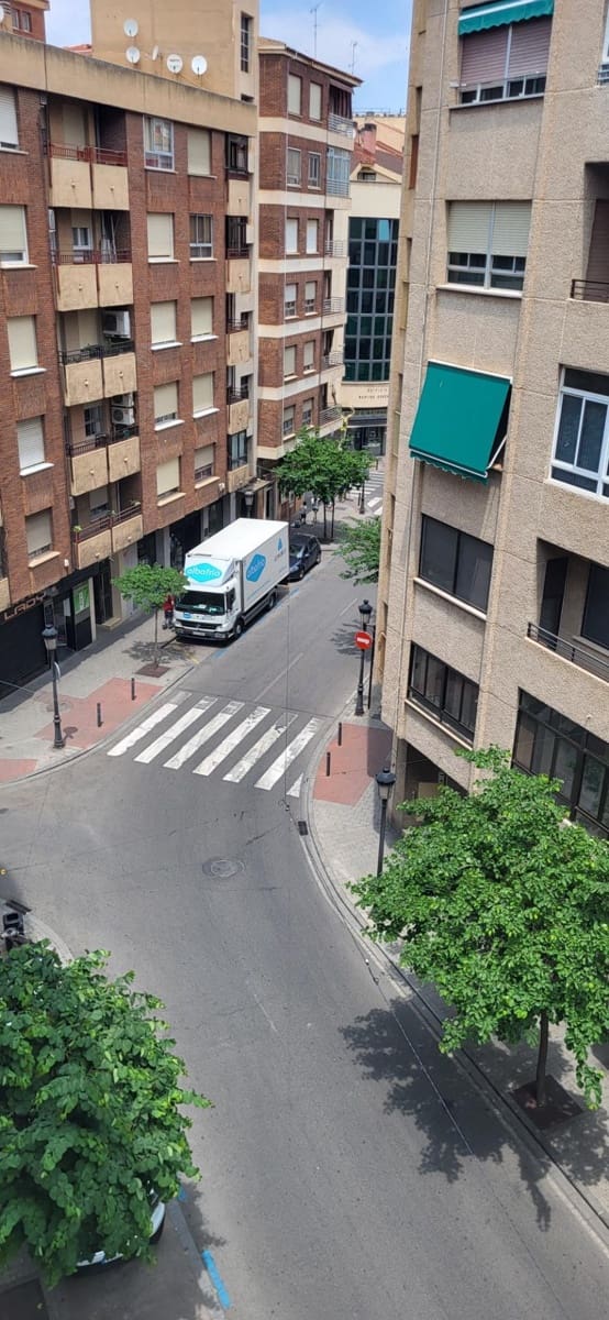 3 bedroom Flat for rent in Albacete city with garage - € 900 (Ref: 9876535)