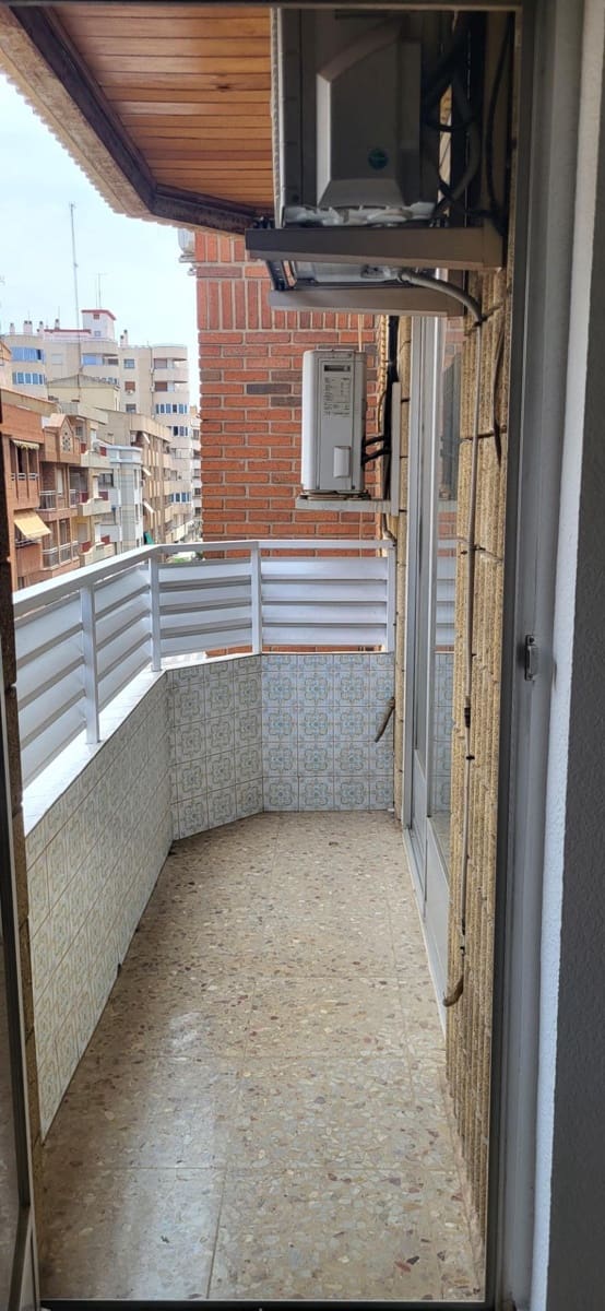3 bedroom Flat for rent in Albacete city with garage - € 900 (Ref: 9876535)