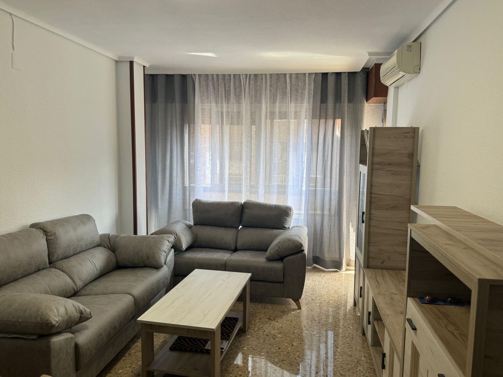 3 bedroom Flat for rent in Albacete city with garage - € 900 (Ref: 9876535)