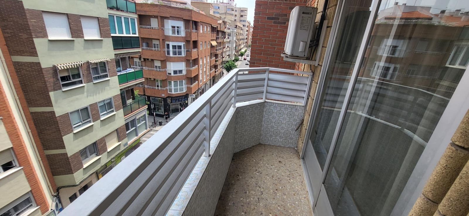 3 bedroom Flat for rent in Albacete city with garage - € 900 (Ref: 9876535)