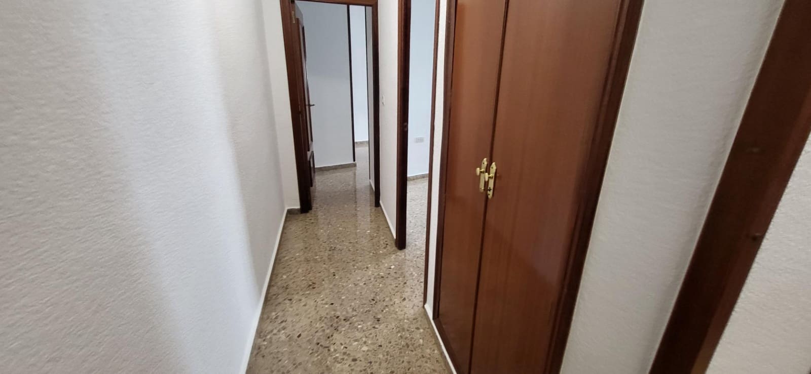 3 bedroom Flat for rent in Albacete city with garage - € 900 (Ref: 9876535)