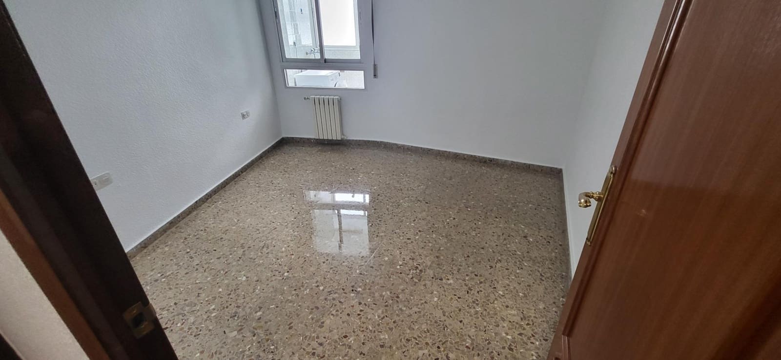 3 bedroom Flat for rent in Albacete city with garage - € 900 (Ref: 9876535)