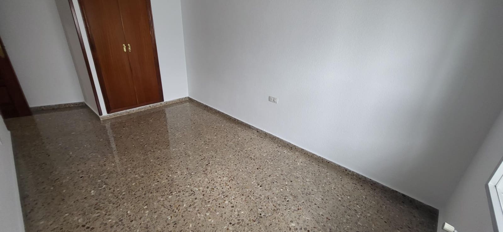 3 bedroom Flat for rent in Albacete city with garage - € 900 (Ref: 9876535)