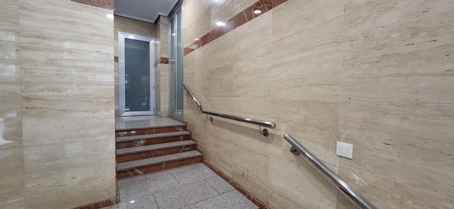 3 slaapkamer Flat te huur in Albacete stad met garage - € 900 (Ref: 9876535)