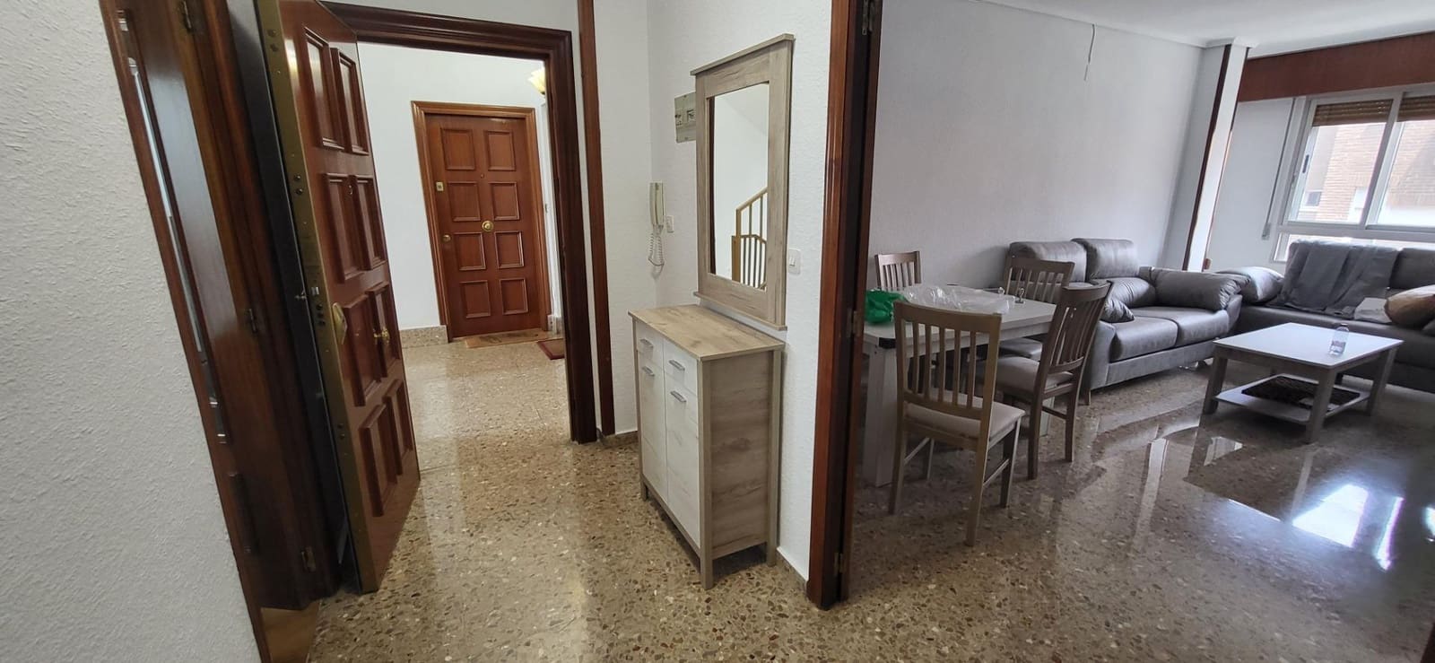 3 bedroom Flat for rent in Albacete city with garage - € 900 (Ref: 9876535)